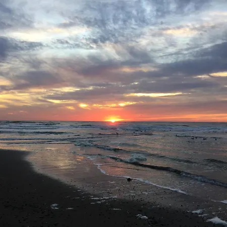Holiday home Luxe Vakantielodge In Aan Zee *